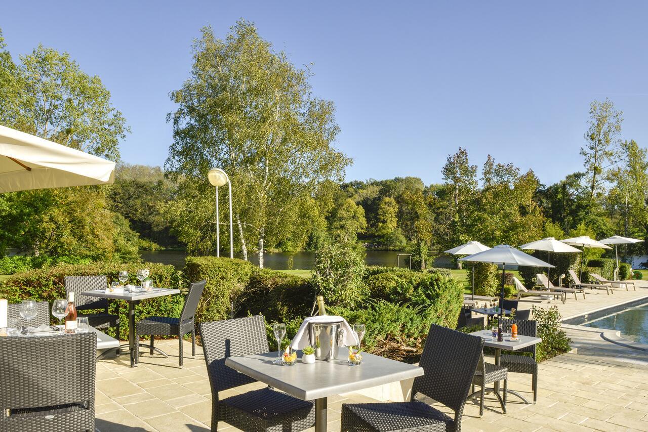Logis Hotel Val De Vienne Le Vigeant Exterior foto