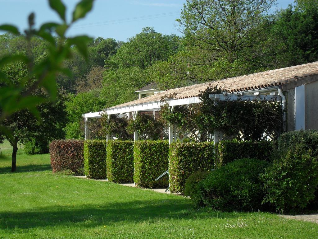 Logis Hotel Val De Vienne Le Vigeant Exterior foto