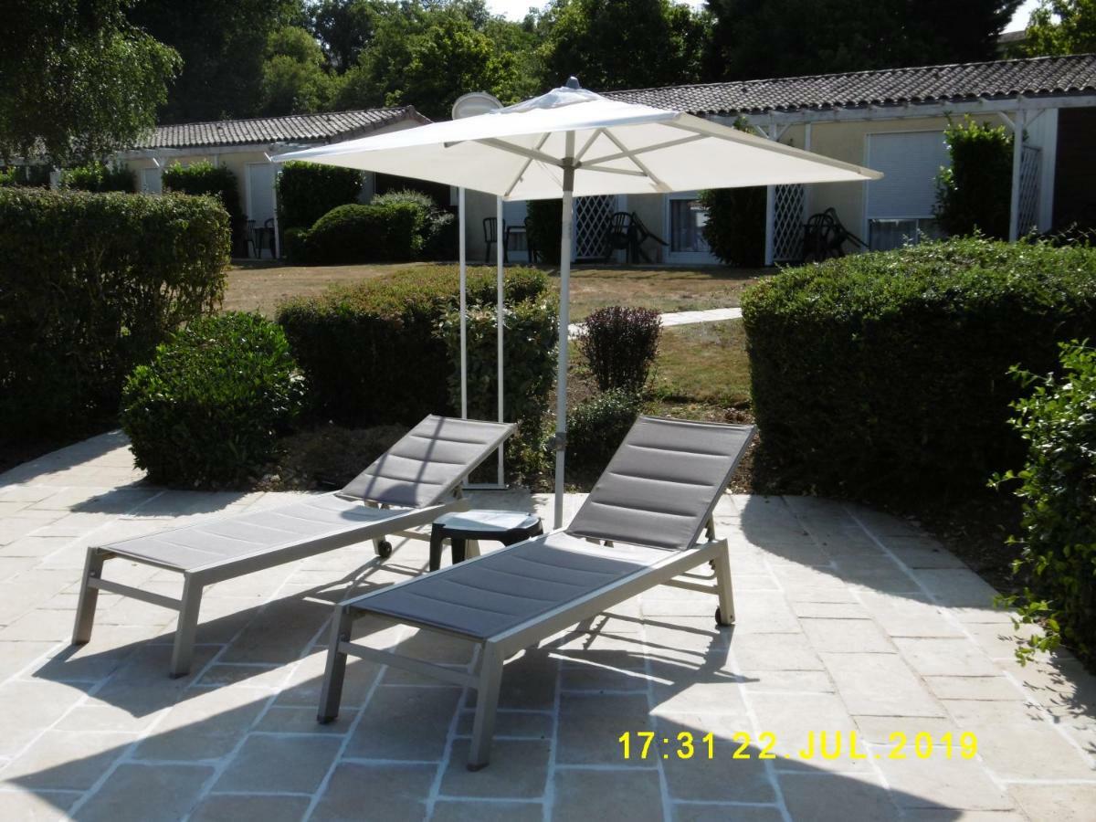 Logis Hotel Val De Vienne Le Vigeant Exterior foto