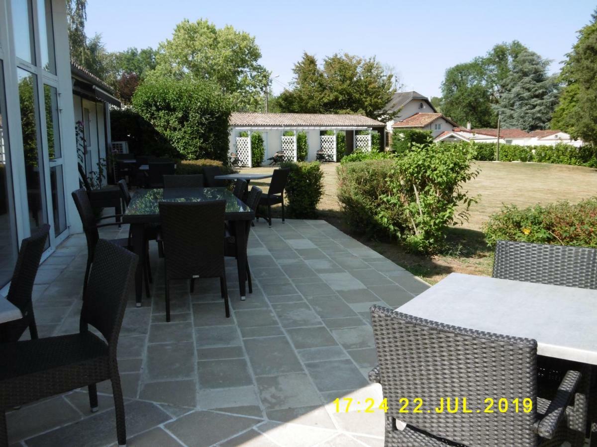 Logis Hotel Val De Vienne Le Vigeant Exterior foto